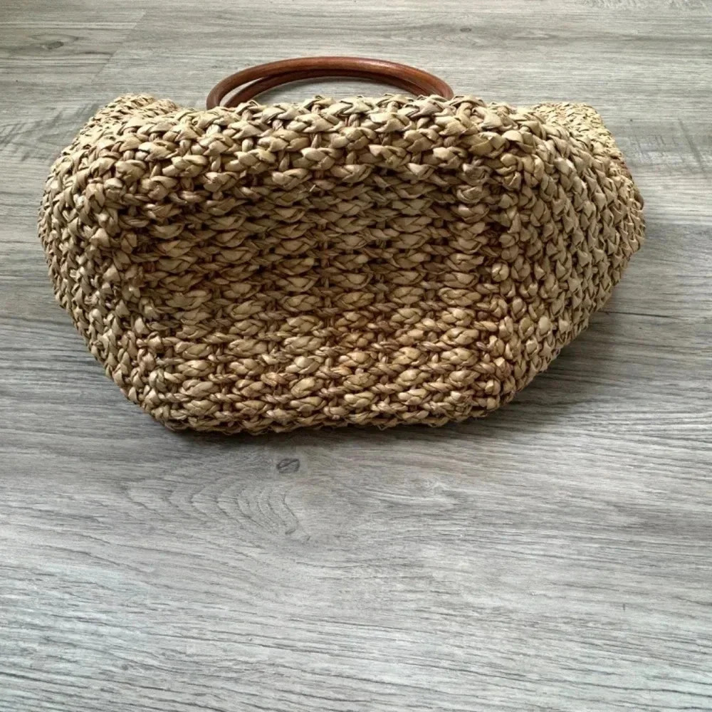 Como Woven Handbag - Picture 3 of 9